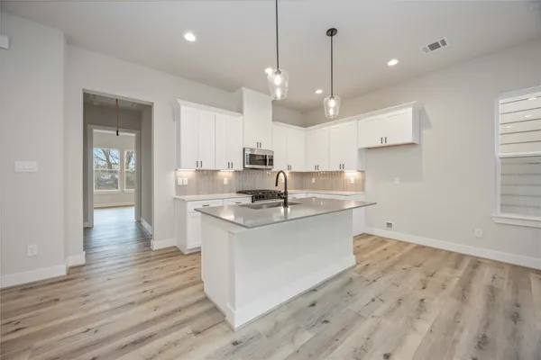 $2,400 | 6110 De Campo Street, Houston, TX 77091