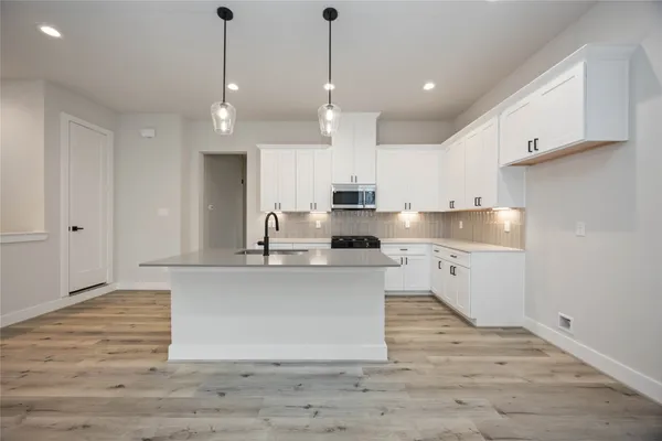 $2,400 | 6110 De Campo Street, Houston, TX 77091