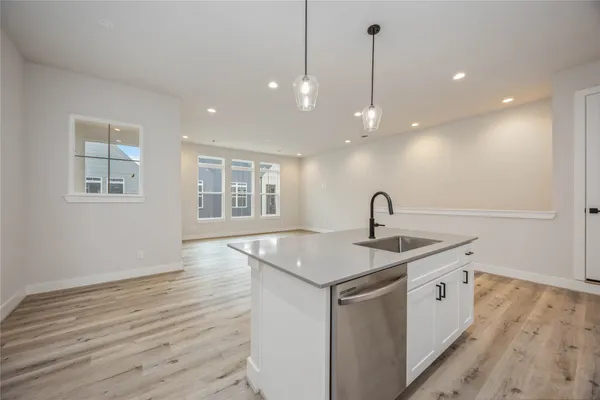 $2,400 | 6110 De Campo Street, Houston, TX 77091