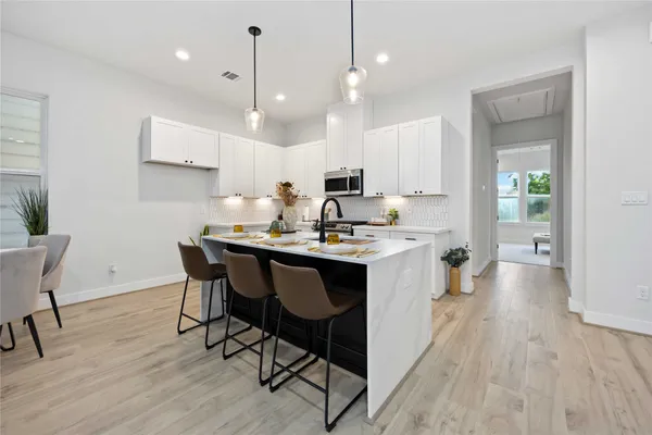 $2,400 | 6110 De Campo Street, Houston, TX 77091