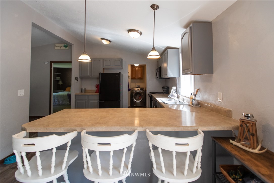 282 Woodard Road, Unit 79 Napavine, WA 98532 - Photo 17 of 29 a kitchen with a dining table and chairs