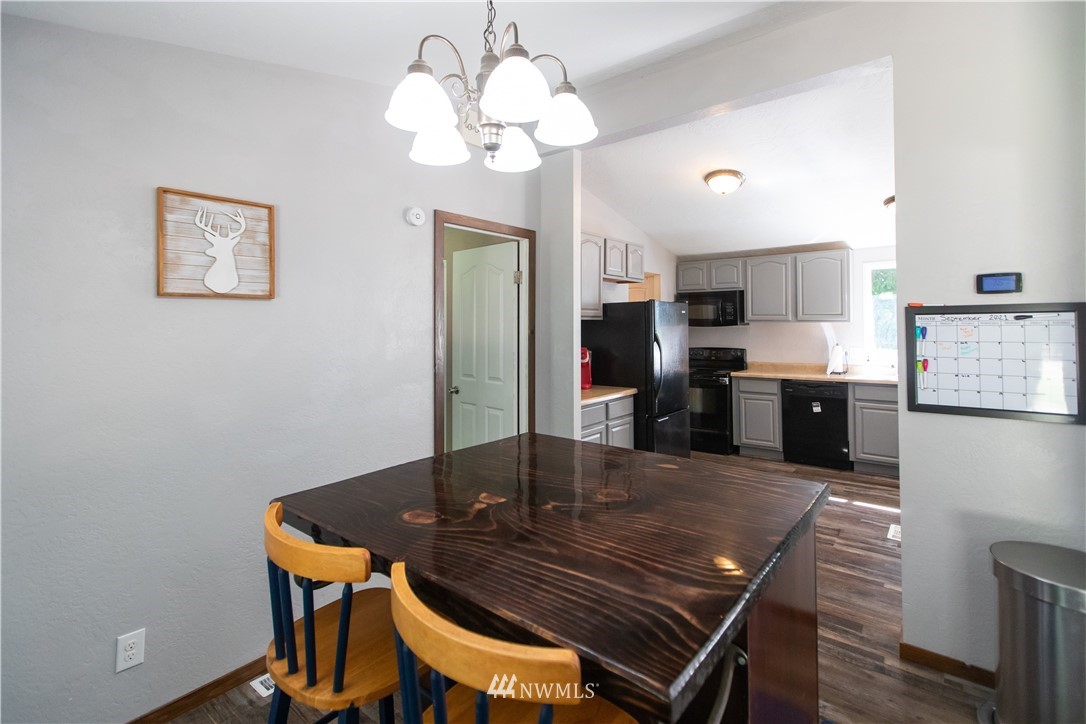 282 Woodard Road, Unit 79 Napavine, WA 98532 - Photo 21 of 29 a kitchen with a table and chairs