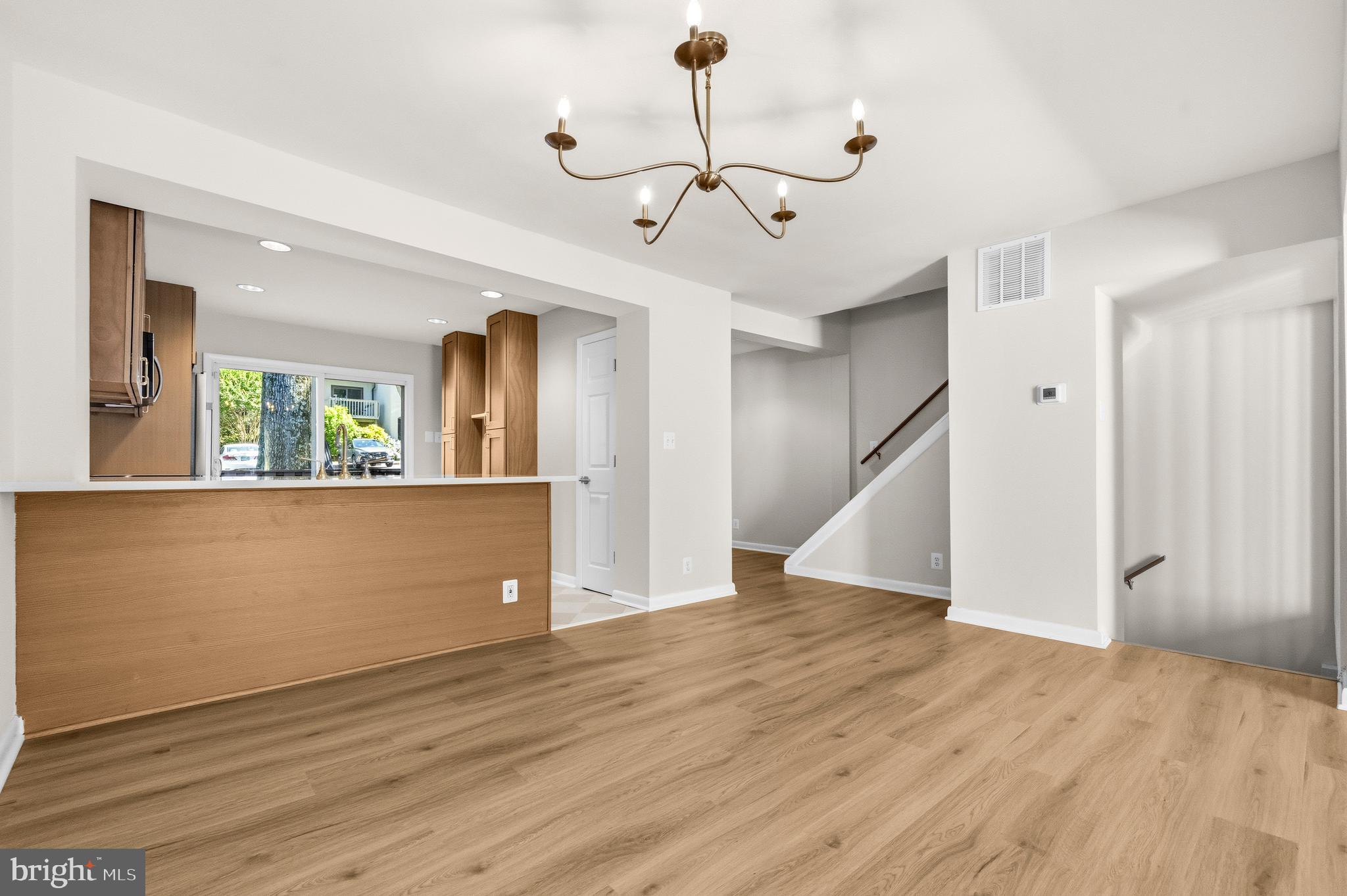 1604 Valencia Way Reston, VA 20190 - Photo 6 of 50