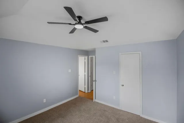 a view of a livingroom with a ceiling fan
