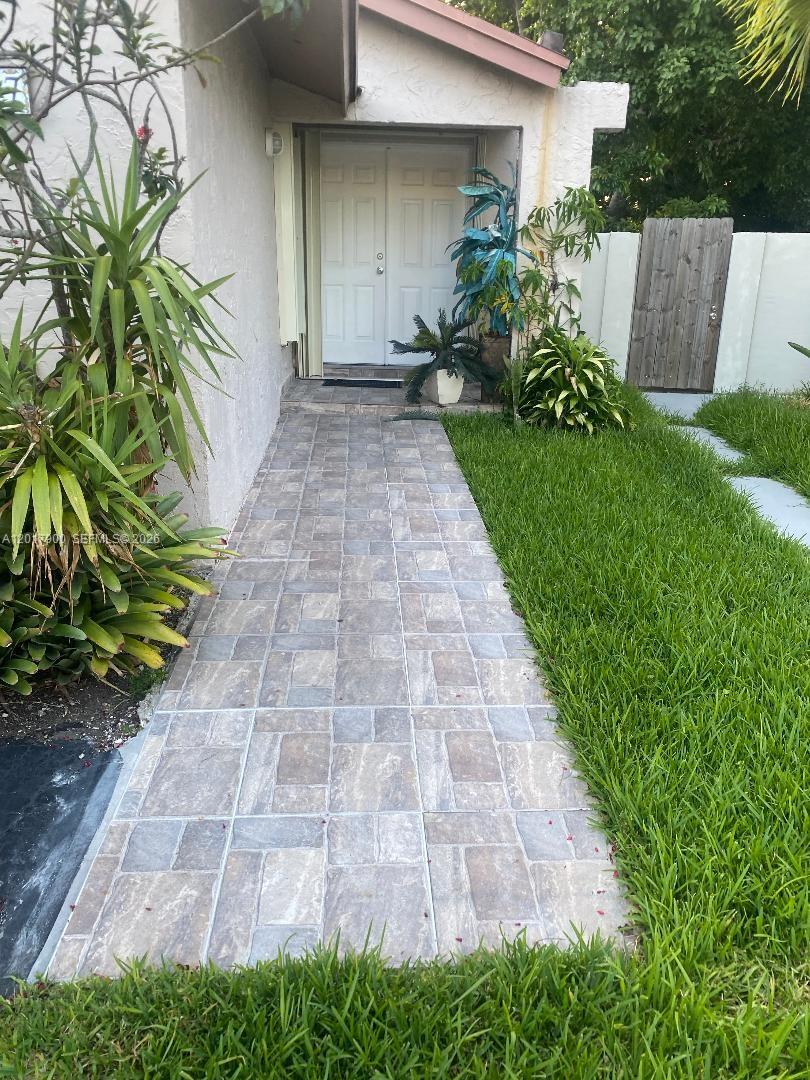 11447 Southwest 33rd Lane Miami, FL 33165 - Photo 21 of 23