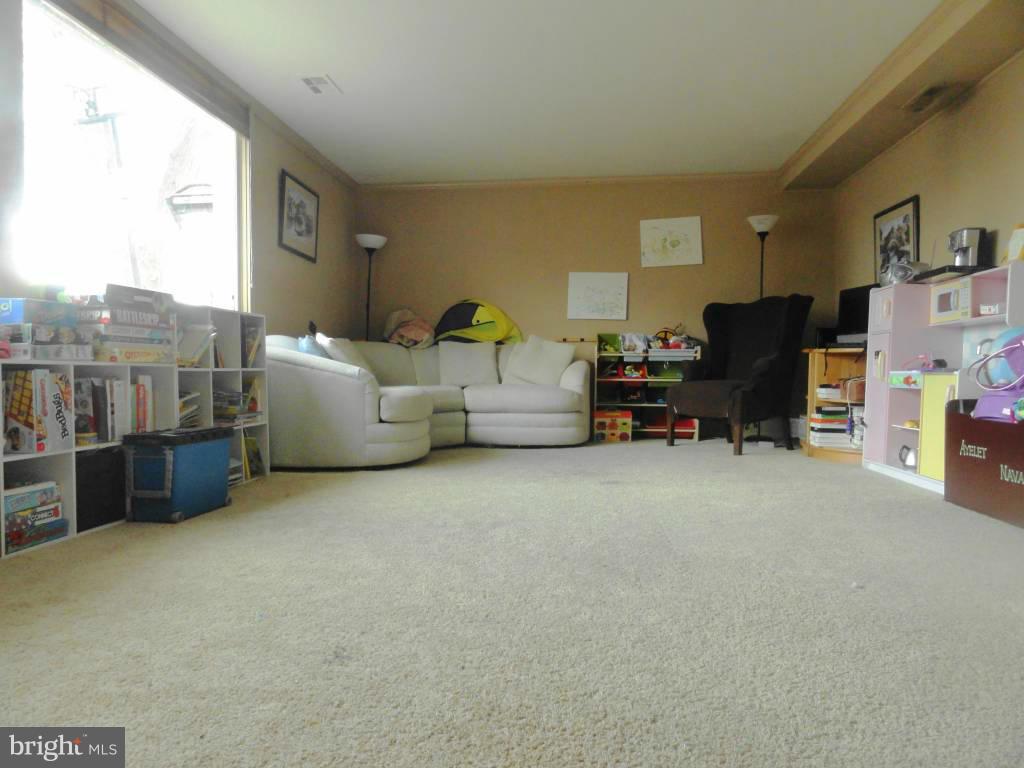 2705 Geartner Road Baltimore, MD 21209 - Photo 11 of 16 Family Room