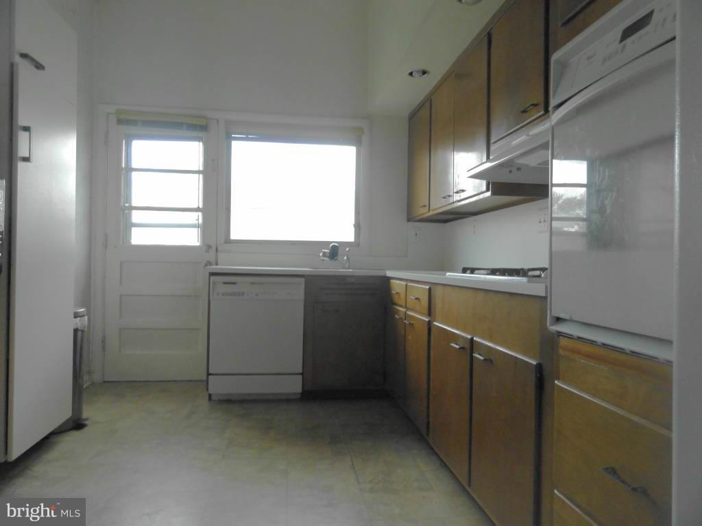 2705 Geartner Road Baltimore, MD 21209 - Photo 6 of 16 Kitchen