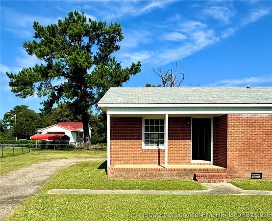 $735 | 1104-1 Ayton Place, Fayetteville, NC 28304