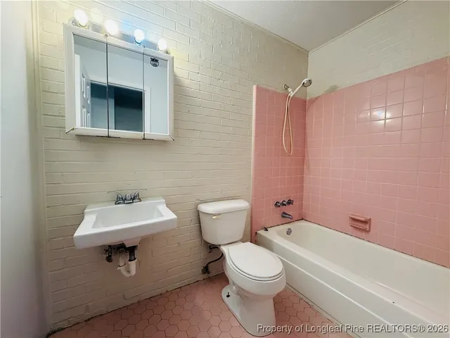 $825 | 1104-1 Ayton Place, Fayetteville, NC 28304