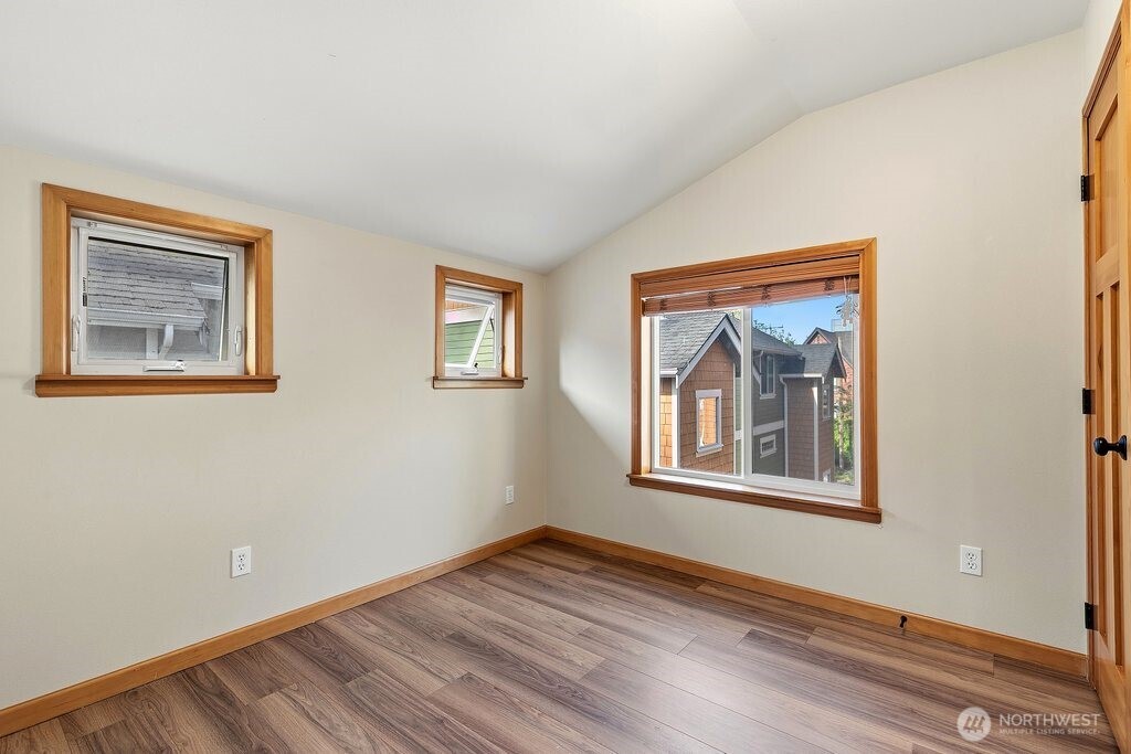 806 North 49th Street Seattle, WA 98103 - Photo 19 of 28