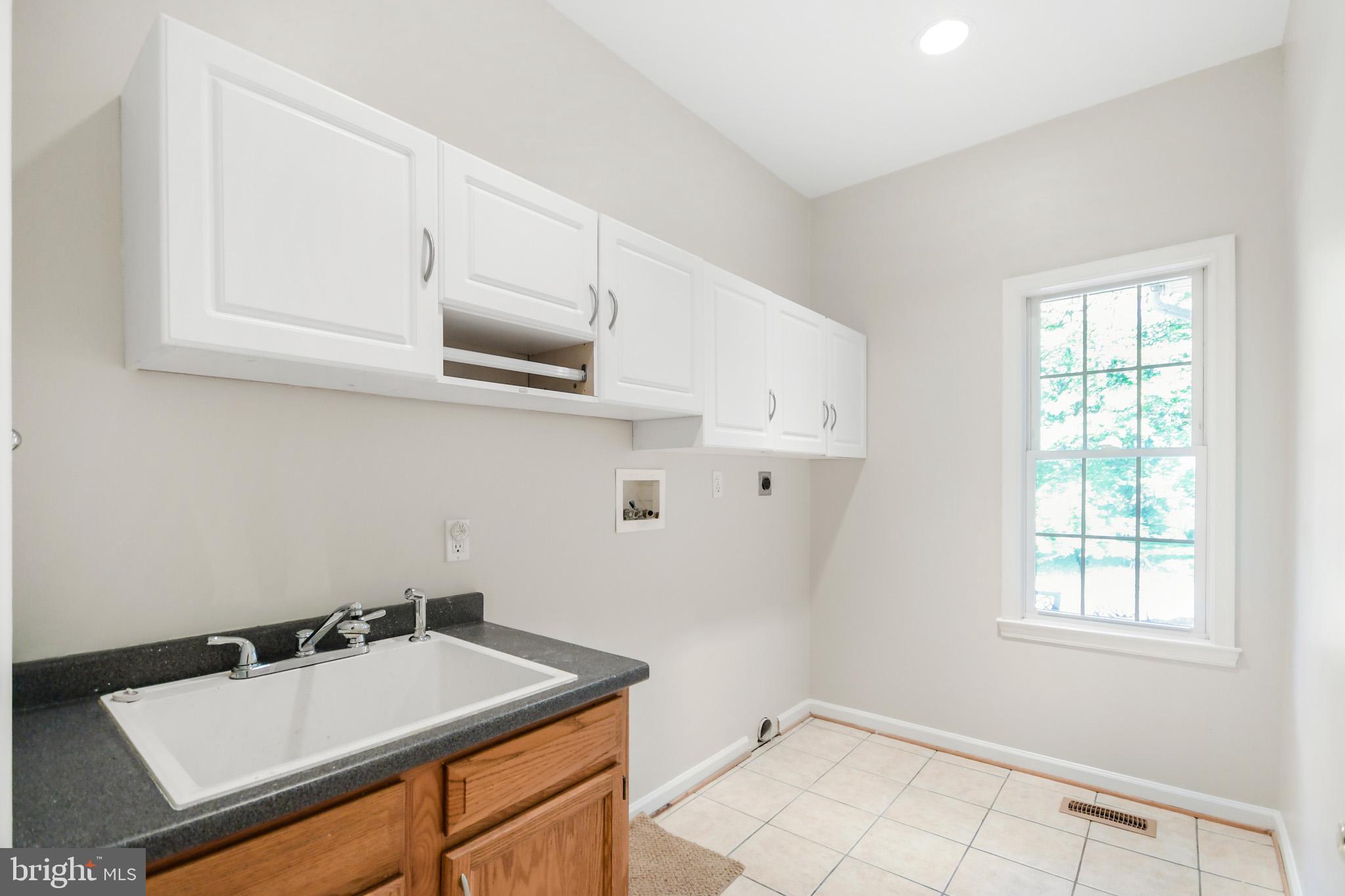3533 Hopeland Road Frederick, MD 21704 - Photo 35 of 81 Laundry room on entry level
