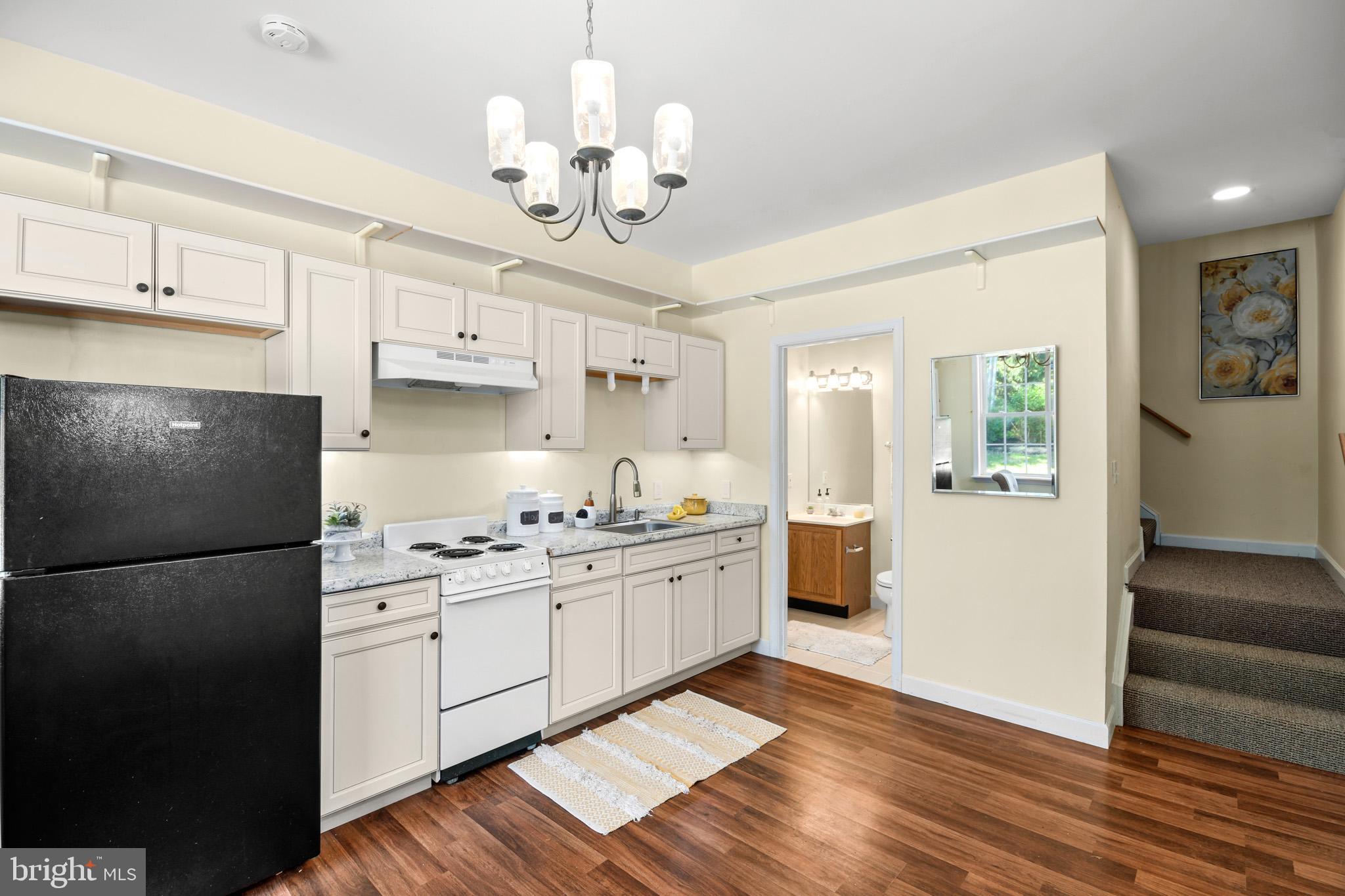 3533 Hopeland Road Frederick, MD 21704 - Photo 56 of 81 Kitchenette in guest house