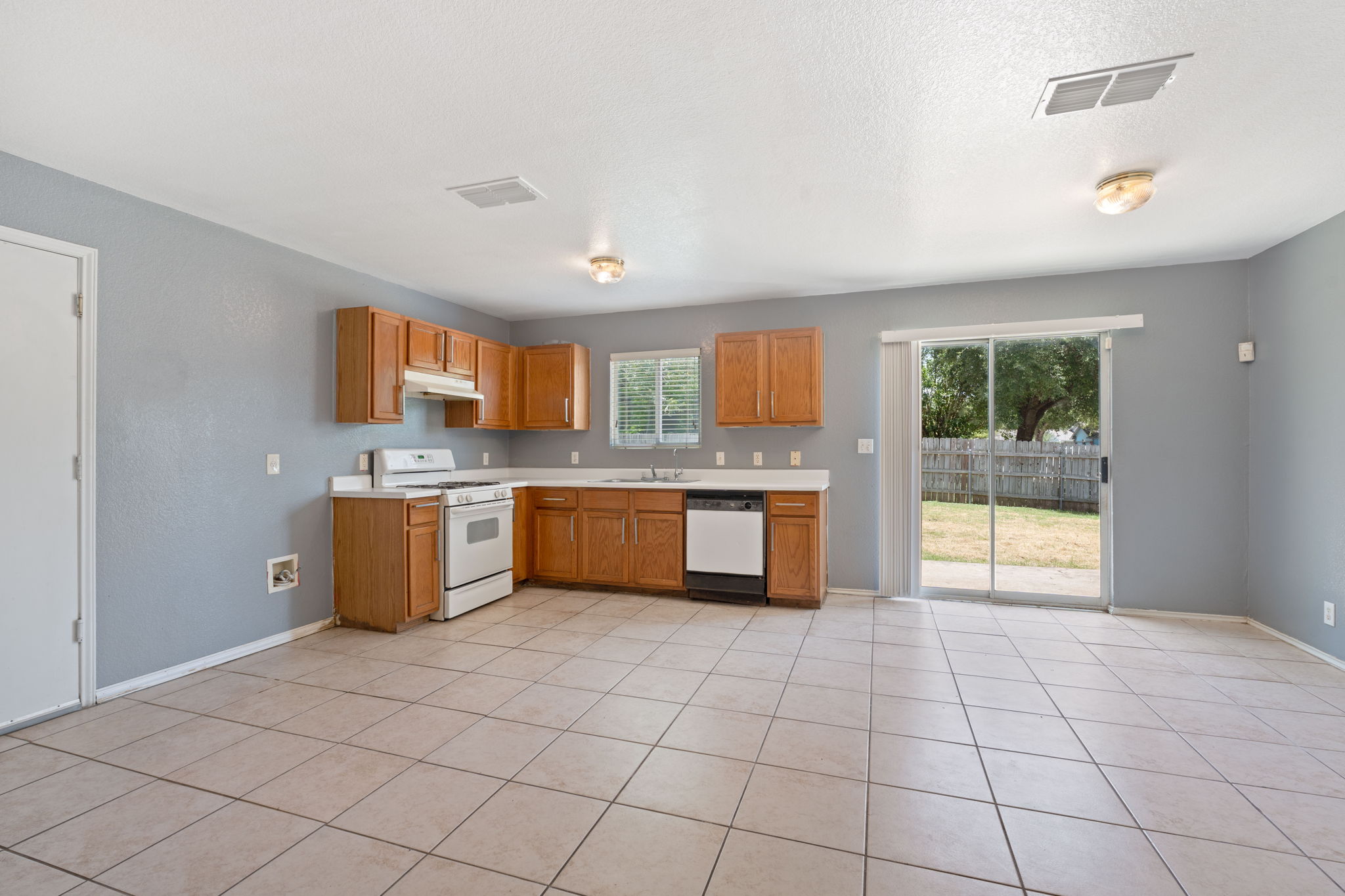14301 Sandifer Street Austin, TX 78725 - Photo 7 of 27