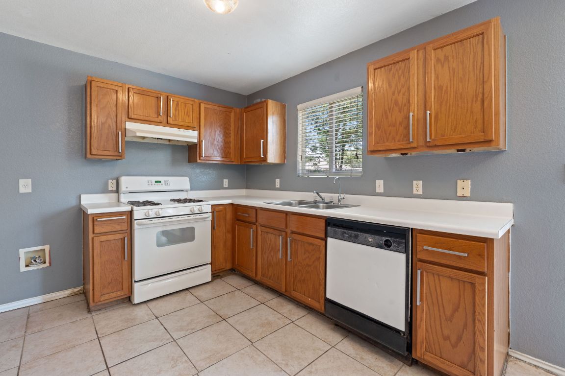 14301 Sandifer Street Austin, TX 78725 - Photo 8 of 27