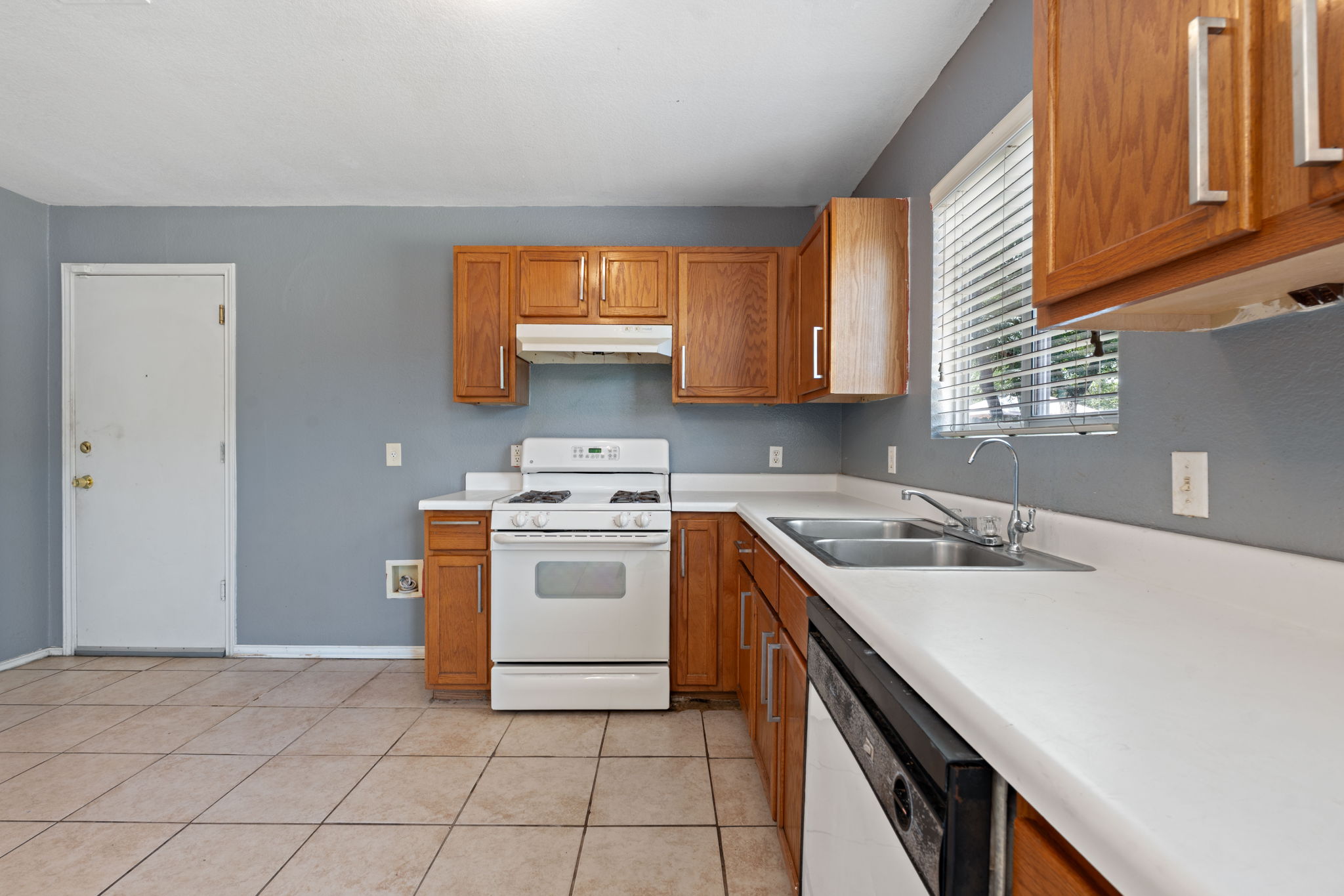 14301 Sandifer Street Austin, TX 78725 - Photo 9 of 27