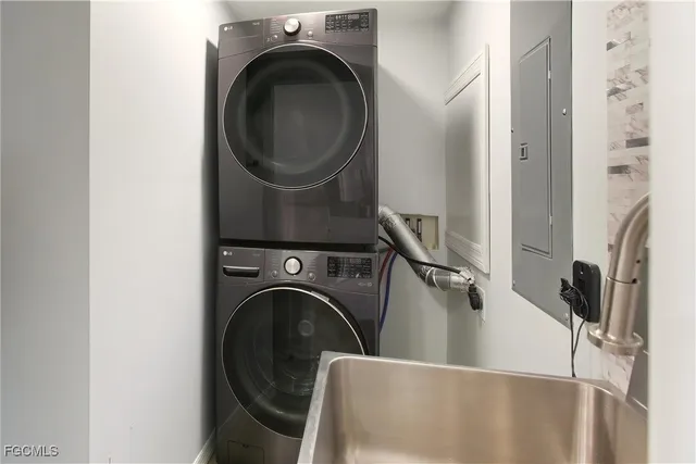 $649,900 | 185 Hibiscus Drive, Fort Myers Beach, FL 33931