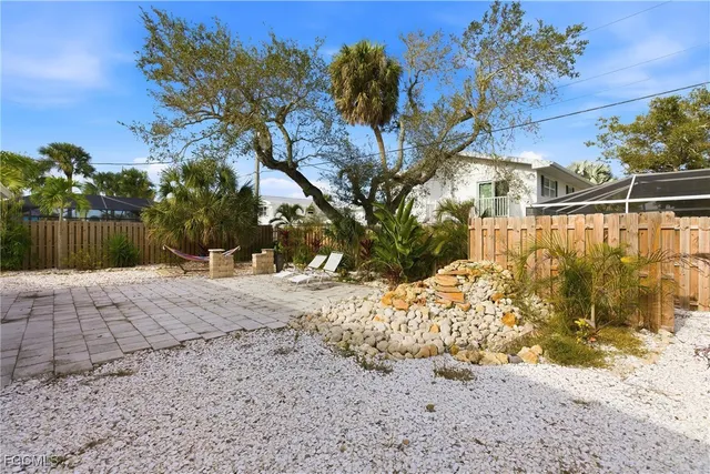 $649,900 | 185 Hibiscus Drive, Fort Myers Beach, FL 33931