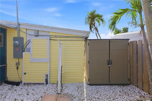 $649,900 | 185 Hibiscus Drive, Fort Myers Beach, FL 33931