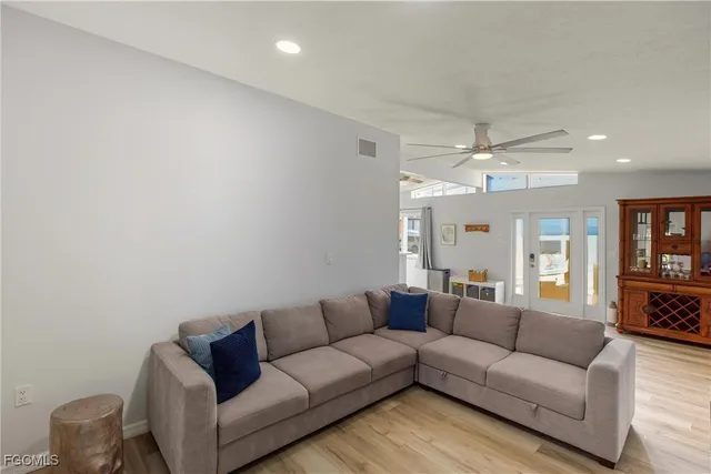 $649,900 | 185 Hibiscus Drive, Fort Myers Beach, FL 33931