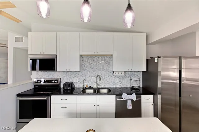 $649,900 | 185 Hibiscus Drive, Fort Myers Beach, FL 33931