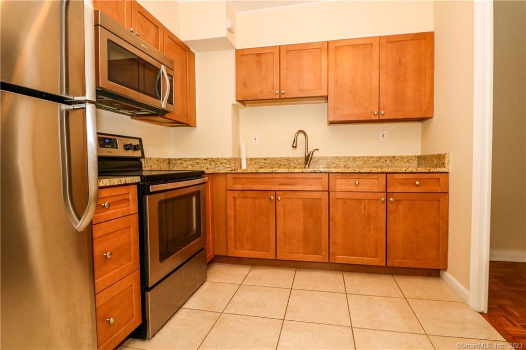 25 Cartright Street, Unit 4B Bridgeport, CT 06604 - Photo 4 of 10