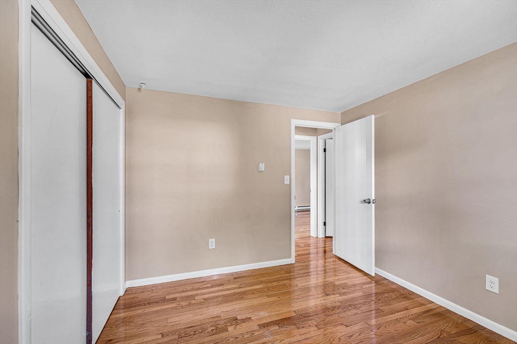 99 Lakevilla Avenue Springfield, MA 01109 - Photo 17 of 34