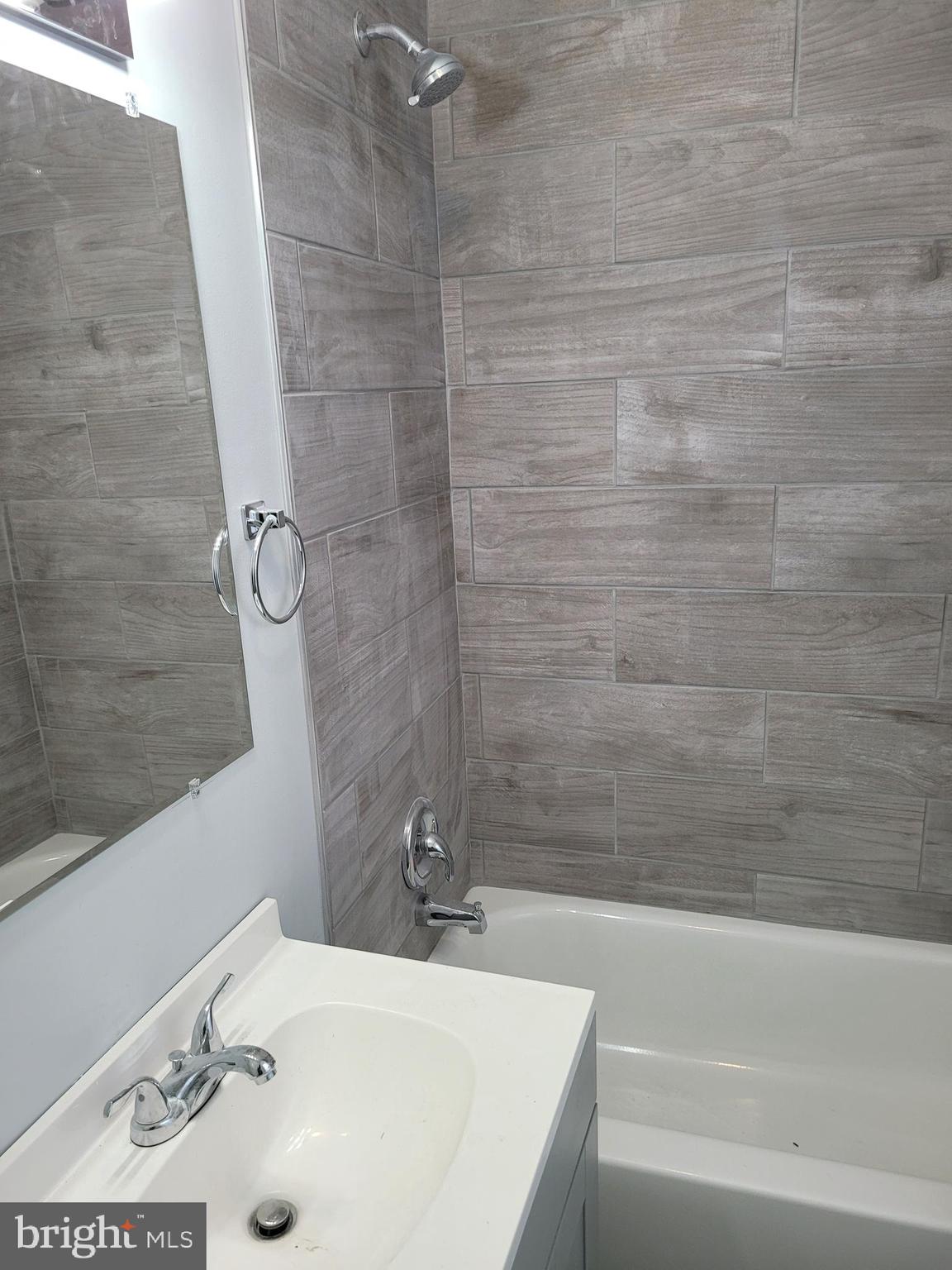 1422 Blavis Street Philadelphia, PA 19140 - Photo 10 of 20 a bathroom with a sink and a bathtub