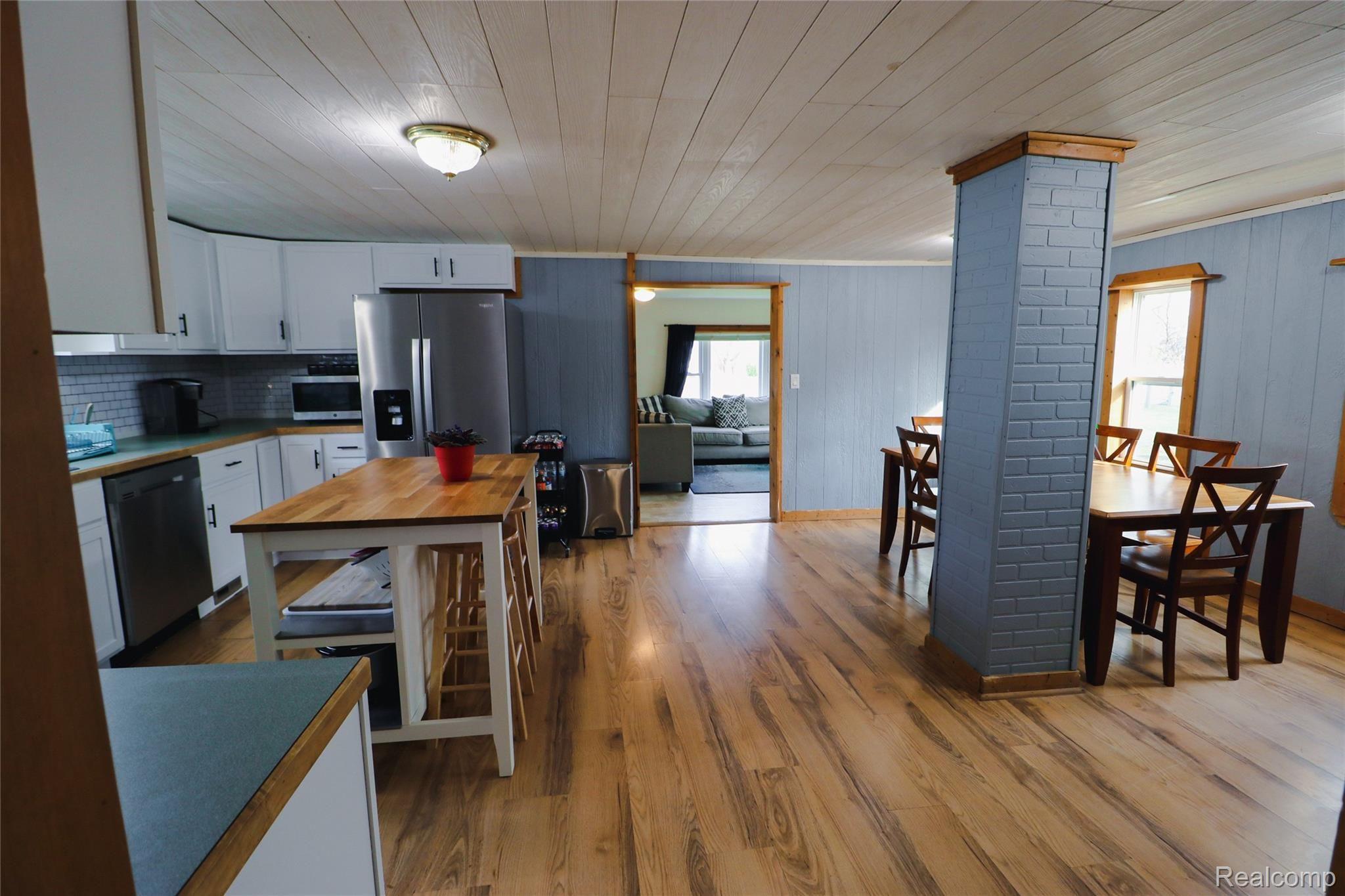 2472 South Dye Road Flint, MI 48532 - Photo 5 of 30 Open Kitchen Dining