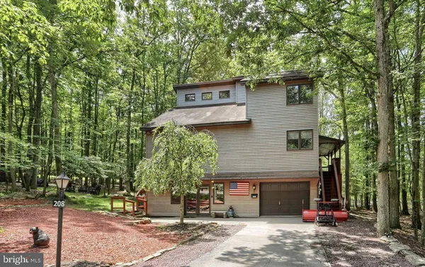 $389,999 | 208 Owego Drive, Hazleton, PA 18202