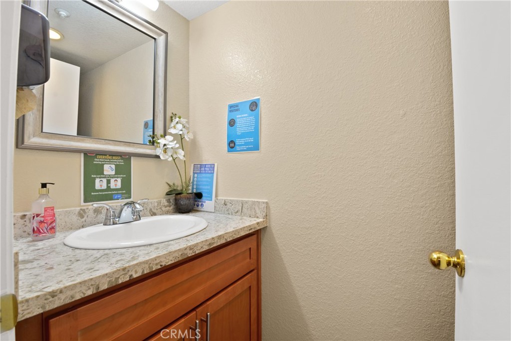 17049 La Vesu Road Fontana, CA 92337 - Photo 12 of 24