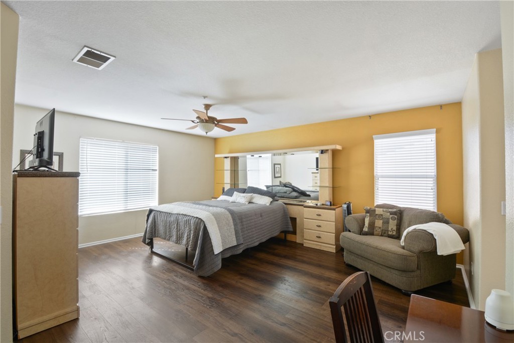 17049 La Vesu Road Fontana, CA 92337 - Photo 16 of 24