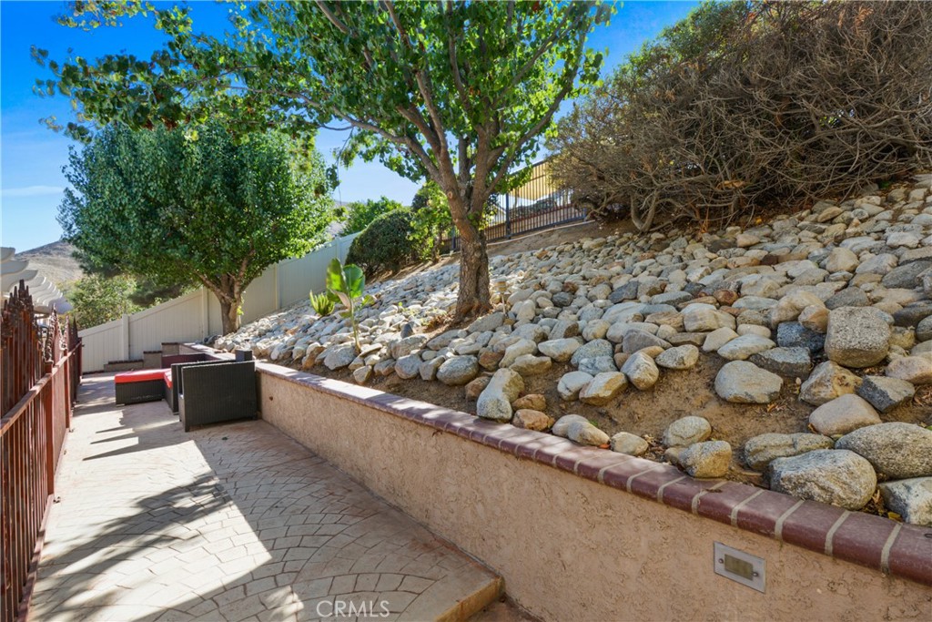 17049 La Vesu Road Fontana, CA 92337 - Photo 24 of 24