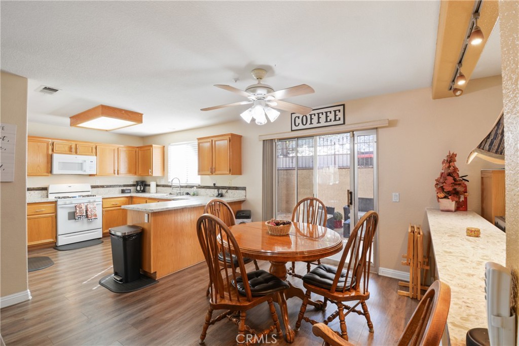 17049 La Vesu Road Fontana, CA 92337 - Photo 6 of 24