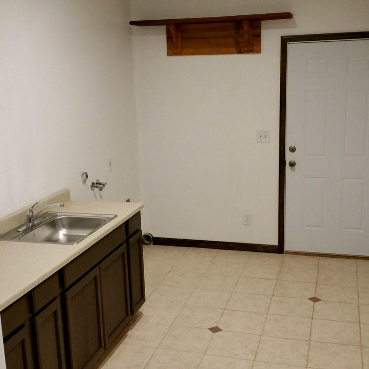 8000 Placer Road Redding, CA 96001 - Photo 18 of 39 Large laundry room