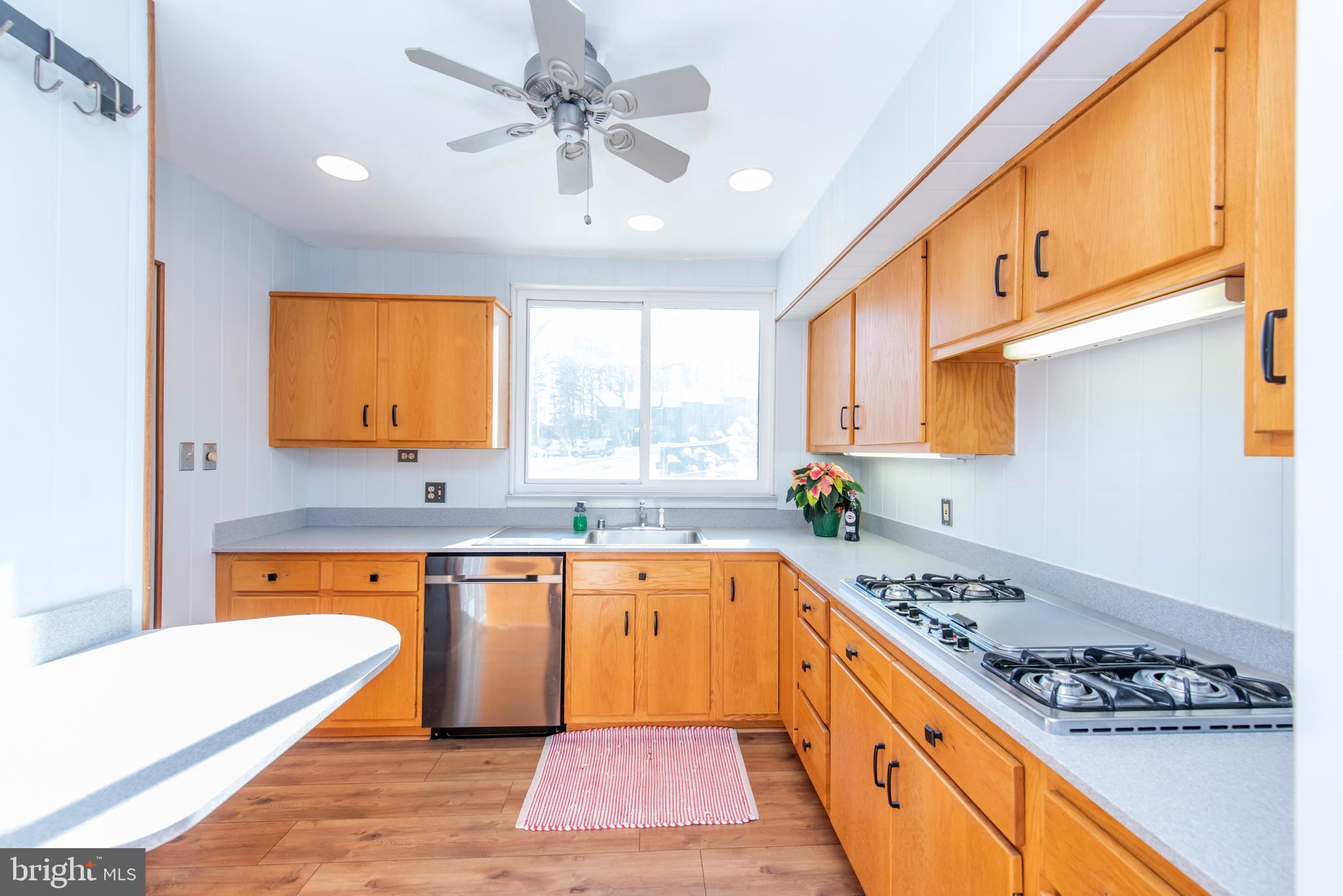 16 Stone Ridge Court, Unit 24 Baltimore, MD 21239 - Photo 4 of 37 Kitchen