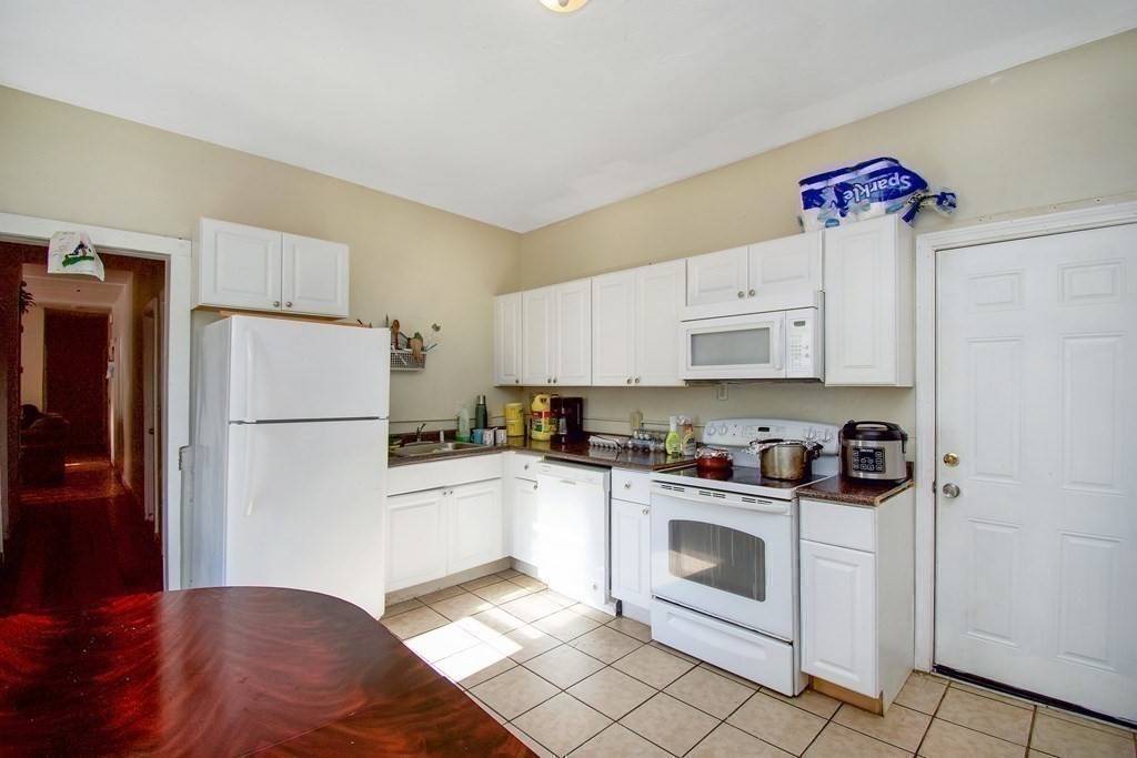 37 Benefit Street Worcester, MA 01610 - Photo 13 of 40