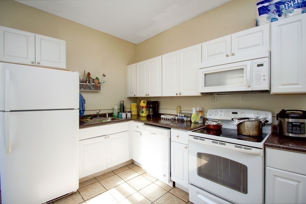 37 Benefit Street Worcester, MA 01610 - Photo 16 of 40