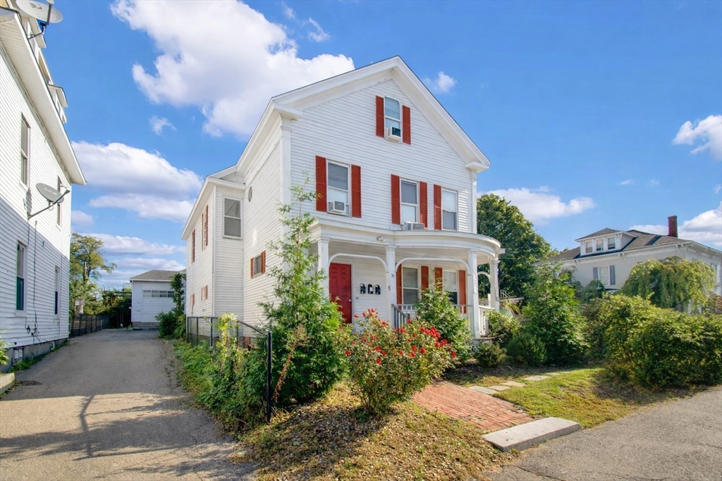 37 Benefit Street Worcester, MA 01610 - Photo 2 of 40