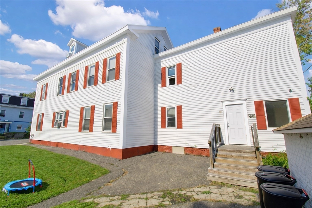 37 Benefit Street Worcester, MA 01610 - Photo 3 of 40