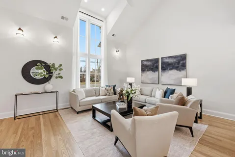 $2,399,000 | 605 Hilltop Terrace, Alexandria, VA 22301