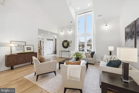 $2,399,000 | 605 Hilltop Terrace, Alexandria, VA 22301