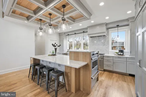 $2,399,000 | 605 Hilltop Terrace, Alexandria, VA 22301