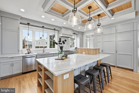 $2,399,000 | 605 Hilltop Terrace, Alexandria, VA 22301