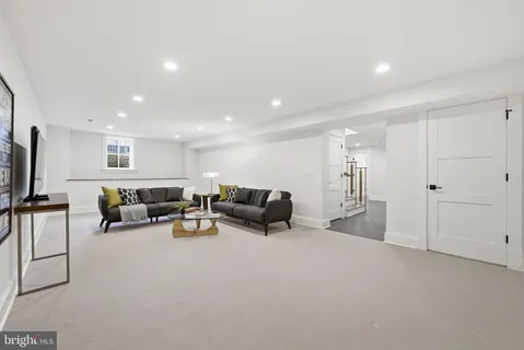 $2,399,000 | 605 Hilltop Terrace, Alexandria, VA 22301