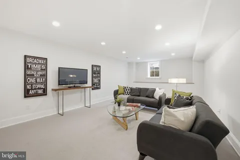 $2,399,000 | 605 Hilltop Terrace, Alexandria, VA 22301