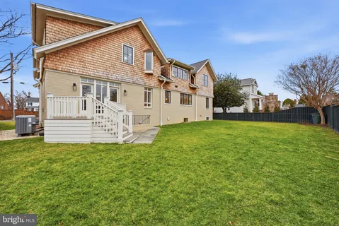 $2,399,000 | 605 Hilltop Terrace, Alexandria, VA 22301