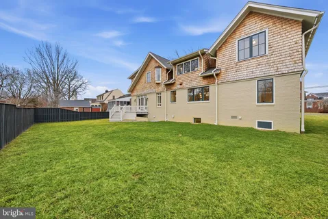 $2,399,000 | 605 Hilltop Terrace, Alexandria, VA 22301