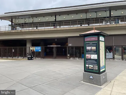 $2,399,000 | 605 Hilltop Terrace, Alexandria, VA 22301