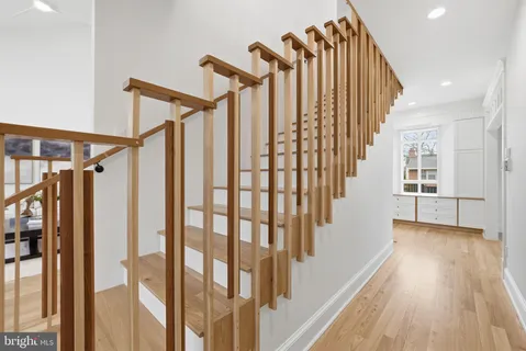 $2,399,000 | 605 Hilltop Terrace, Alexandria, VA 22301