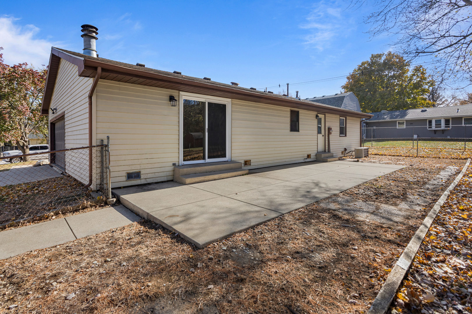 1201 Robin Road Mahomet, IL 61853 - Photo 30 of 33 a backyard of a house